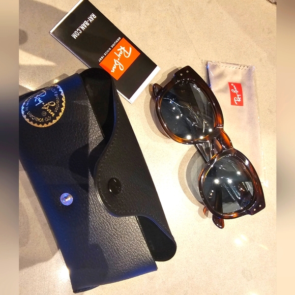RayBans Brand New Sunglasses - Picture 1 of 4